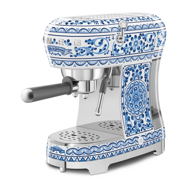 Кофемашина-эспрессо Smeg ECF02DGBEU