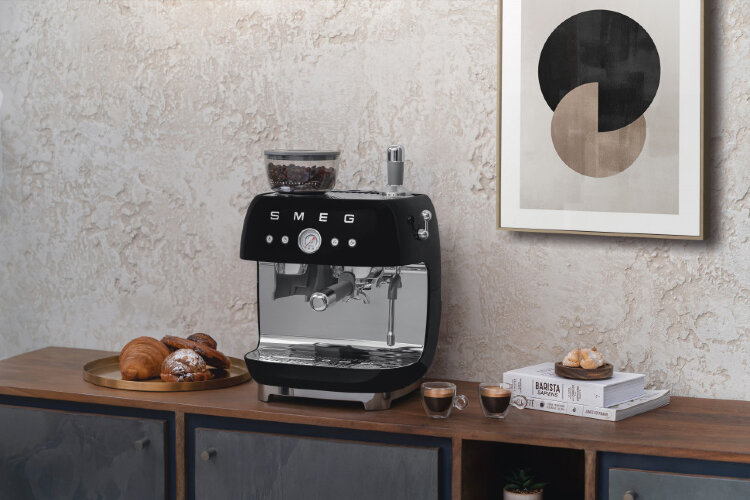 Кофемашина-эспрессо Smeg EGF03BLMEU